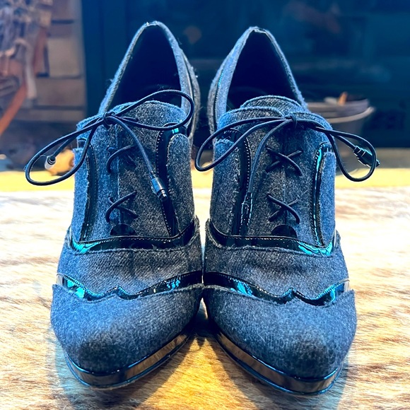 Stuart Weitzman for Neiman Marcus flannel platform bootie size 8 1/2. Gray - Picture 2 of 10